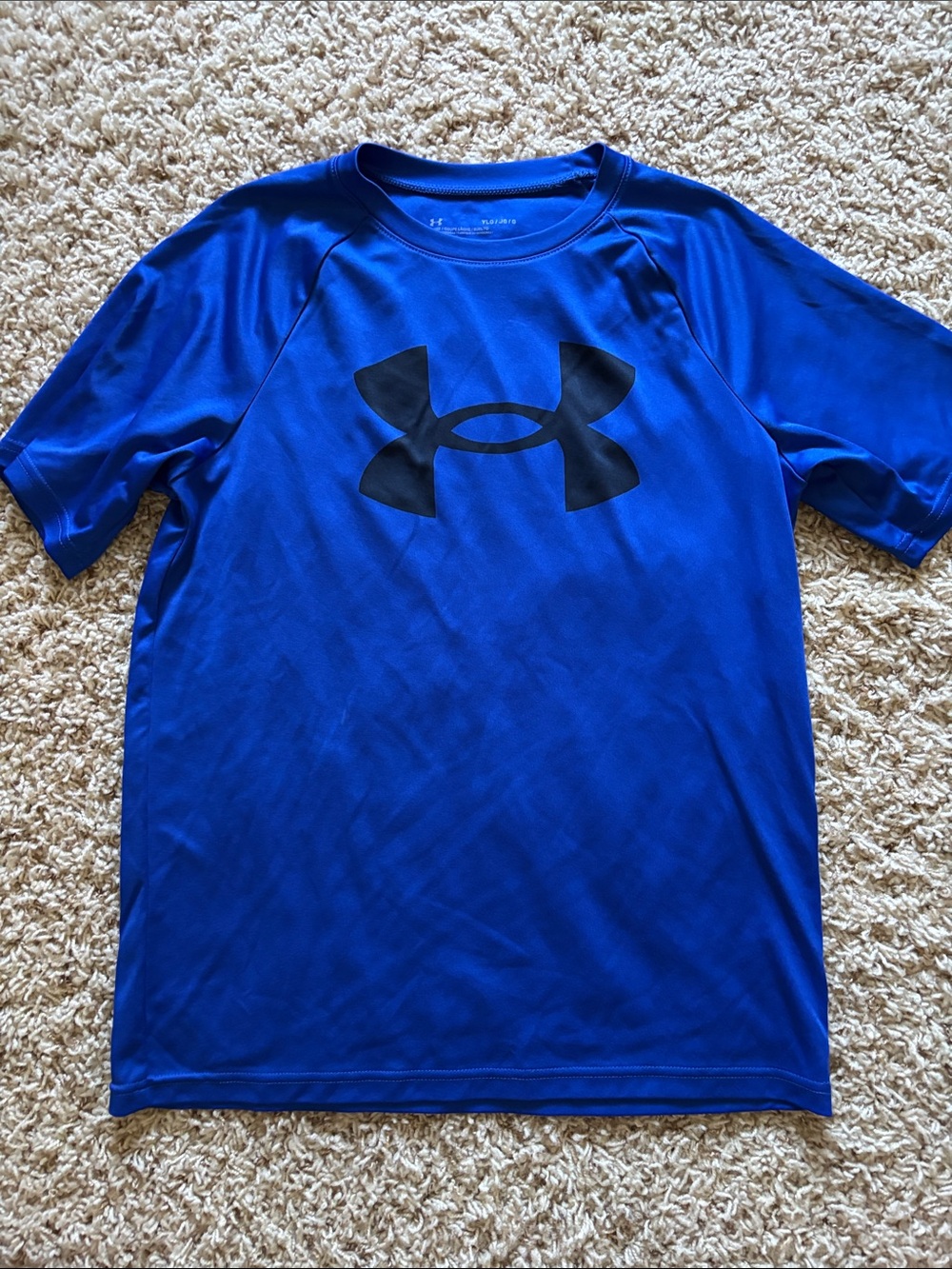 Boys under Armour T-shirt